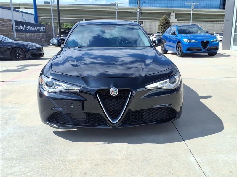 Used 2019 Alfa Romeo Giulia Image 2