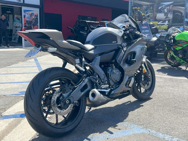 2024 Yamaha YZF-R7 Image 8