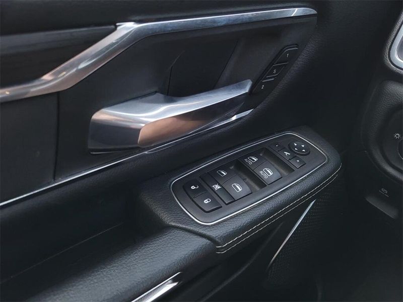 2024 RAM 1500 LaramieImage 23