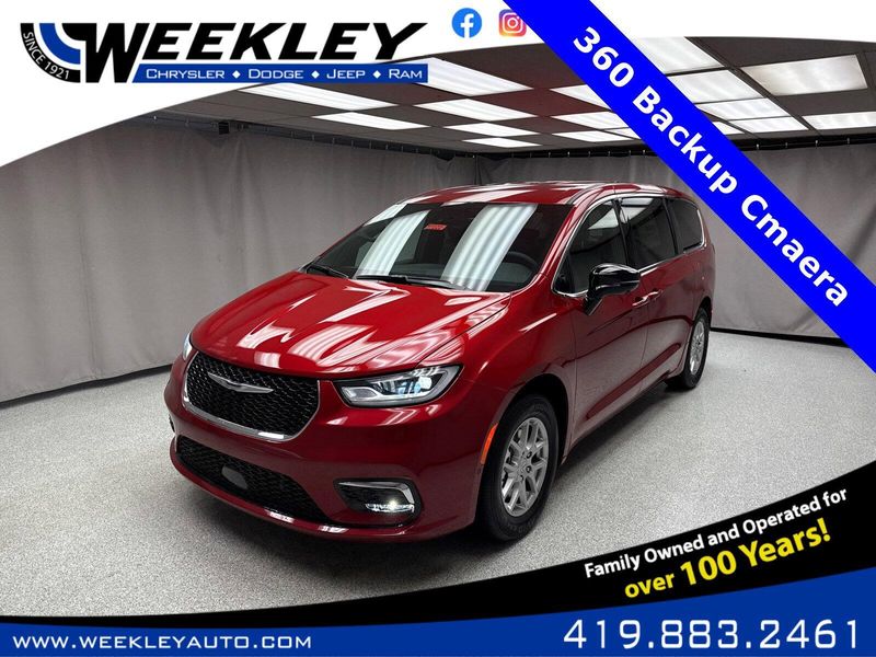 New 2026 Chrysler Pacifica SelectImage 1