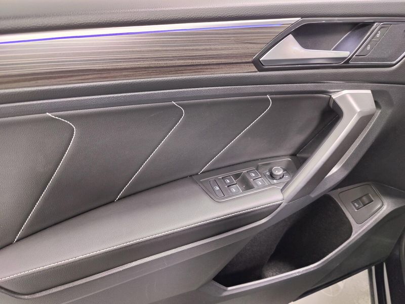 Used 2024 Volkswagen Tiguan AWD SEL R-Line w/Sunroof/NavImage 29