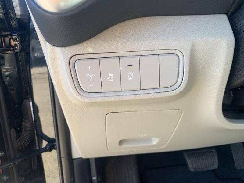 Used 2025 Kia Soul LXImage 6