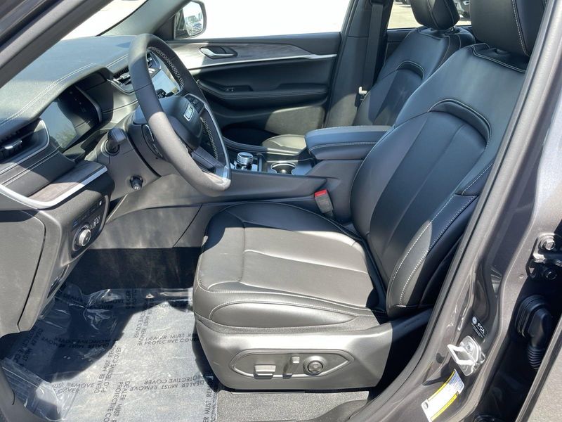 2024 Jeep Cherokee 80th Anniversary Edition photo 10