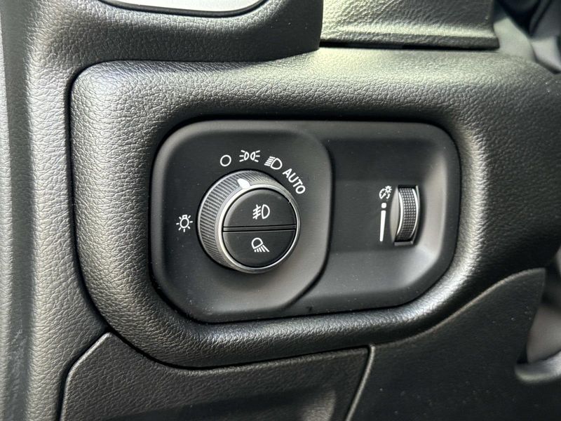 New 2026 RAM 1500 Big Horn Crew Cab 4x2 6'4' Box