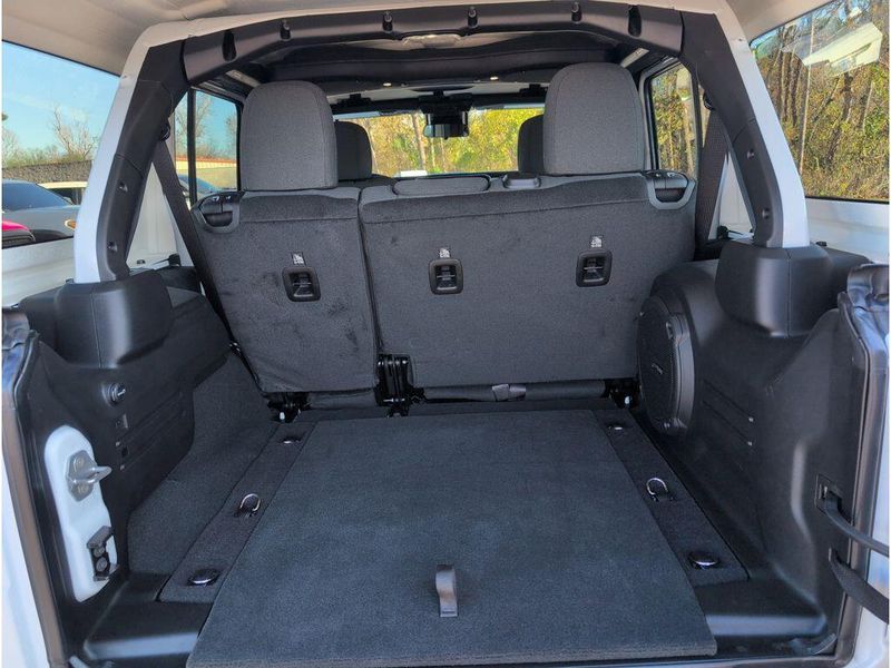 Used 2024 Jeep Wrangler WillysImage 35