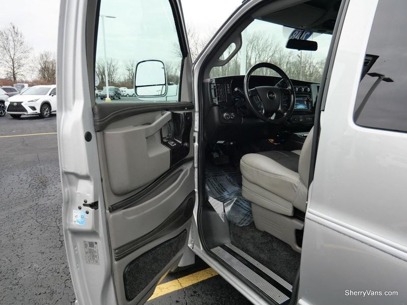 2018 Chevrolet Express 2500 Image 30