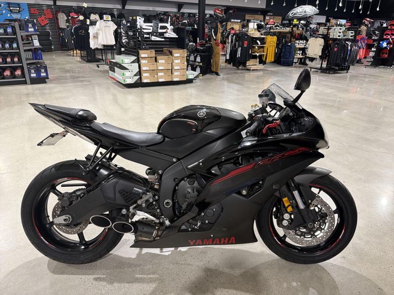 Used 2015 Yamaha YZF-R6 Image 10