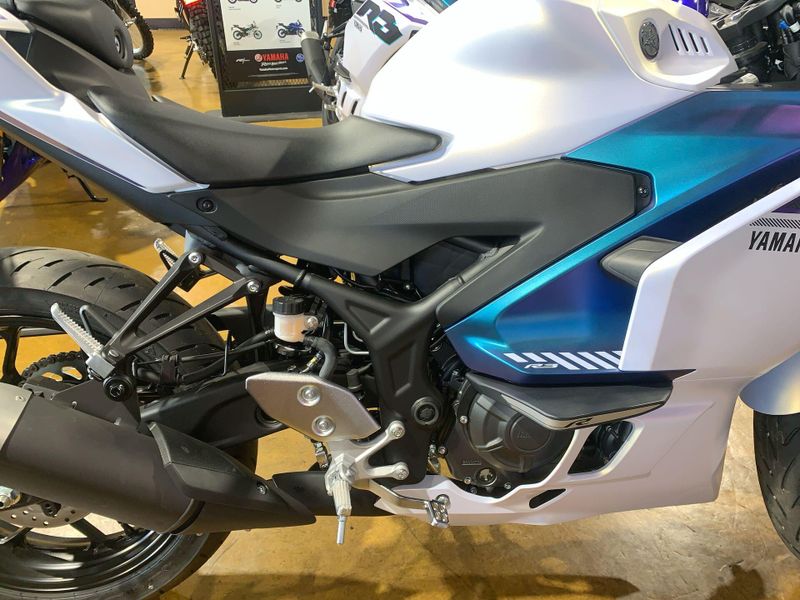 New 2025 Yamaha YZF-R3 ABS Image 6