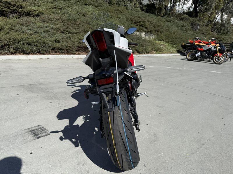 New 2025 Yamaha YZF-R9 Image 12