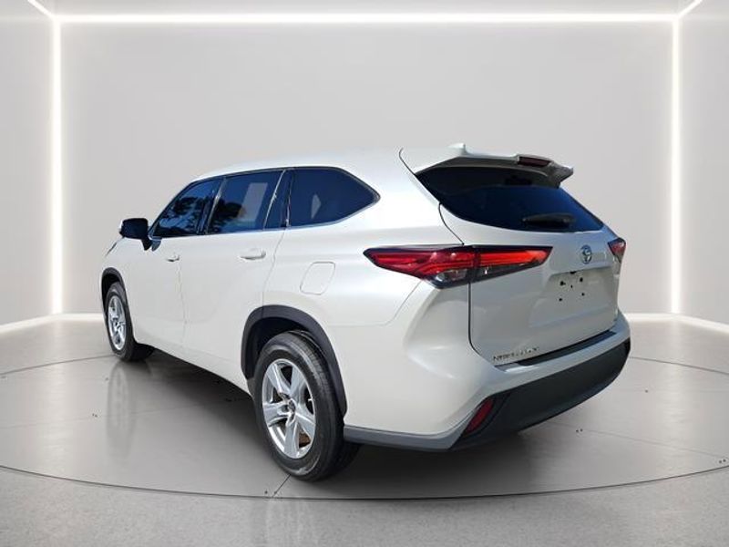 Used 2021 Toyota Highlander LE