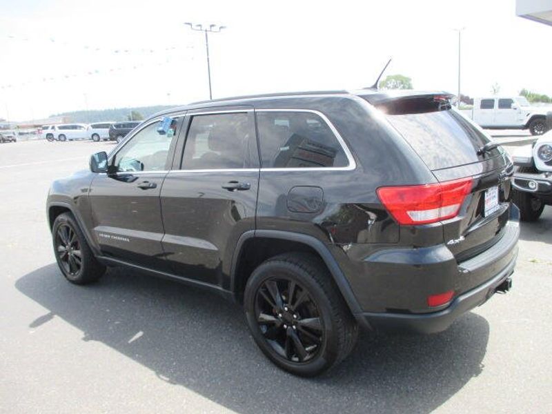 2012 Jeep Grand Cherokee Laredo AltitudeImage 12