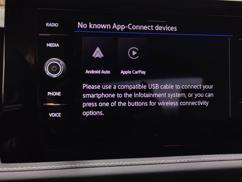 Used 2025 Volkswagen Jetta SEL w/Sunroof & NavigationImage 21