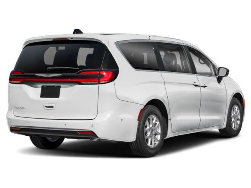 2025 Chrysler Pacifica photo 3