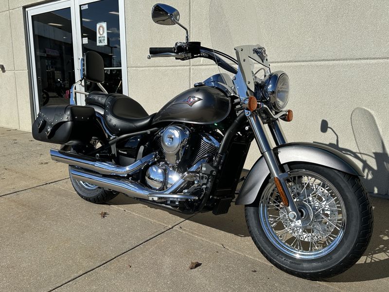 2024 Kawasaki Vulcan 900 Classic LT in a Metallic Graphite Gray/Metallic Carbon Gray exterior color. Cross Country Powersports 732-491-2900 crosscountrypowersports.com 