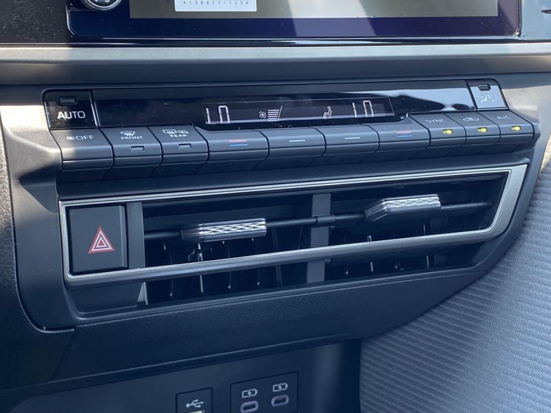 New 2025 Toyota Camry SEImage 17