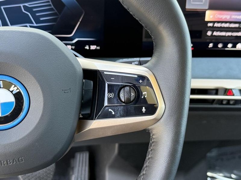 2025 BMW iX xDrive50Image 26