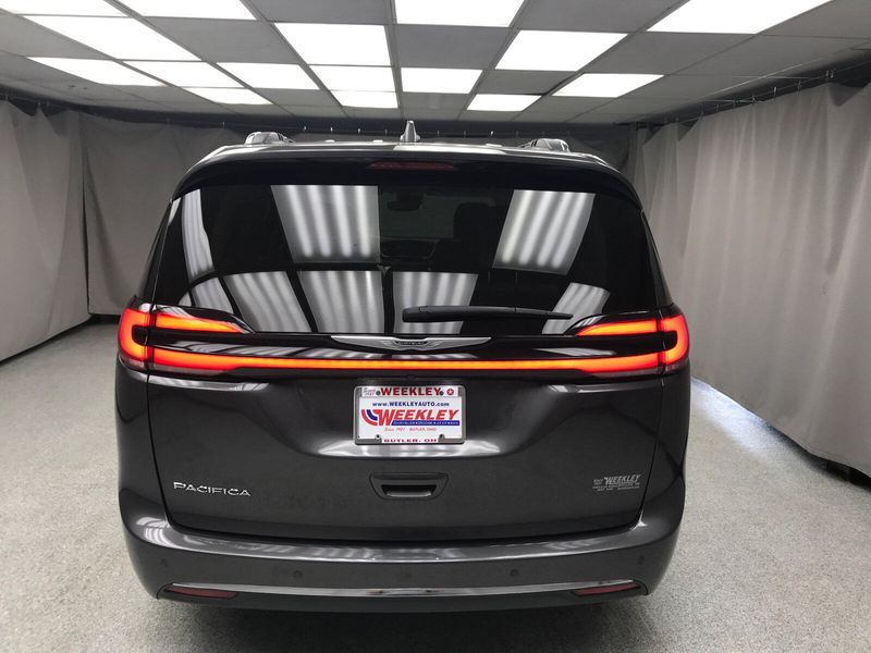 Used 2021 Chrysler Pacifica Touring LImage 18