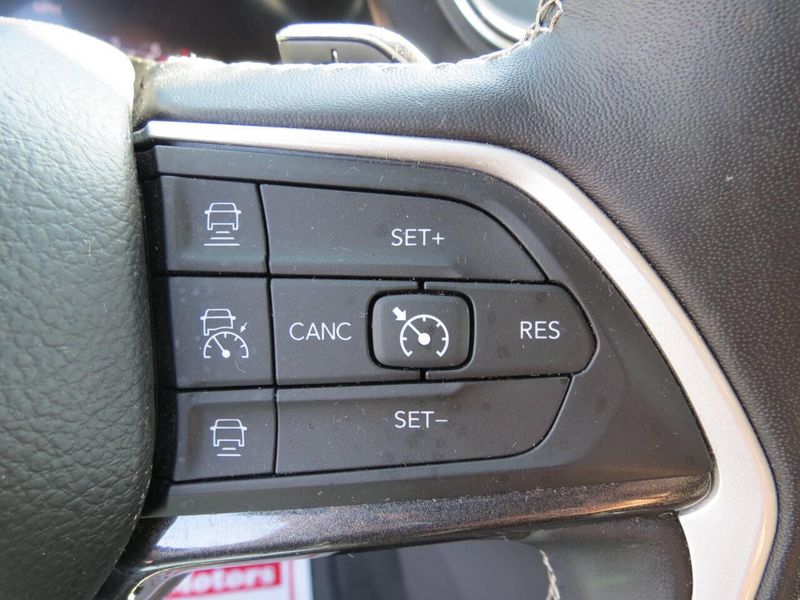 Used 2022 Jeep Grand Cherokee L Laredo 4x4 4dr SUVImage 15
