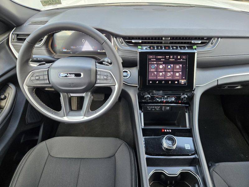 New 2026 Jeep Grand Cherokee Laredo 4x2