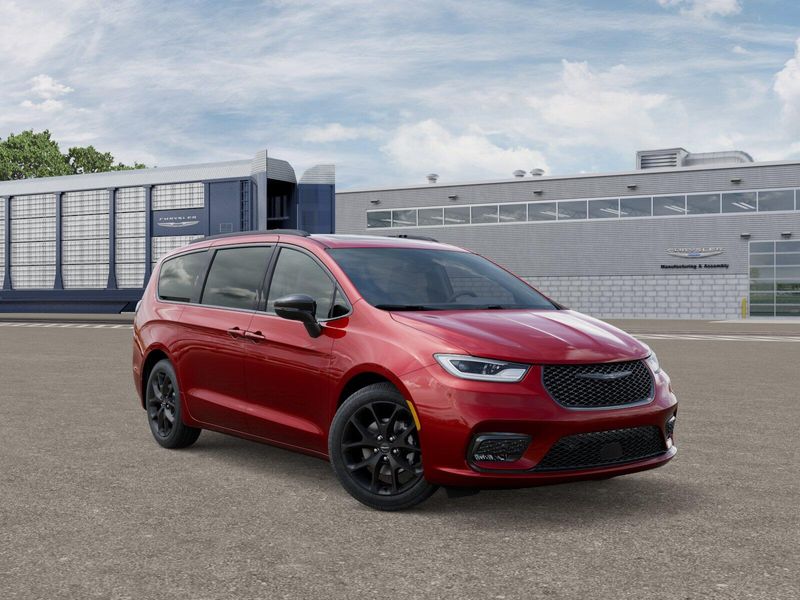 New 2026 Chrysler PACIFICA L Image 3