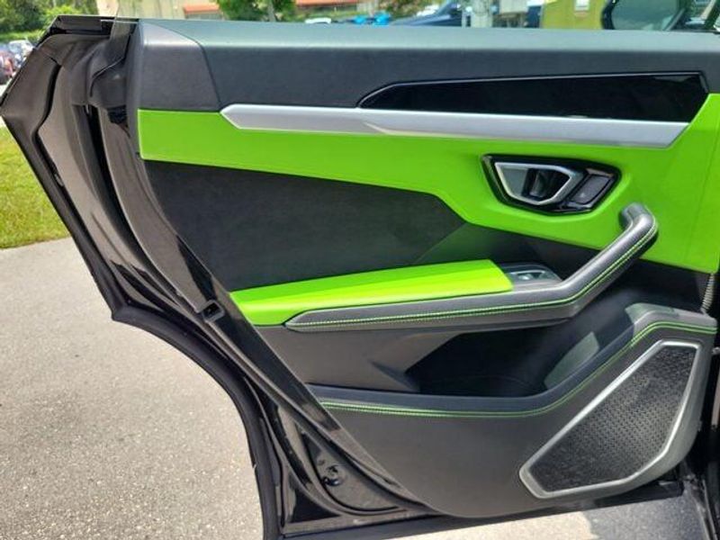 2020 Lamborghini Urus photo 10