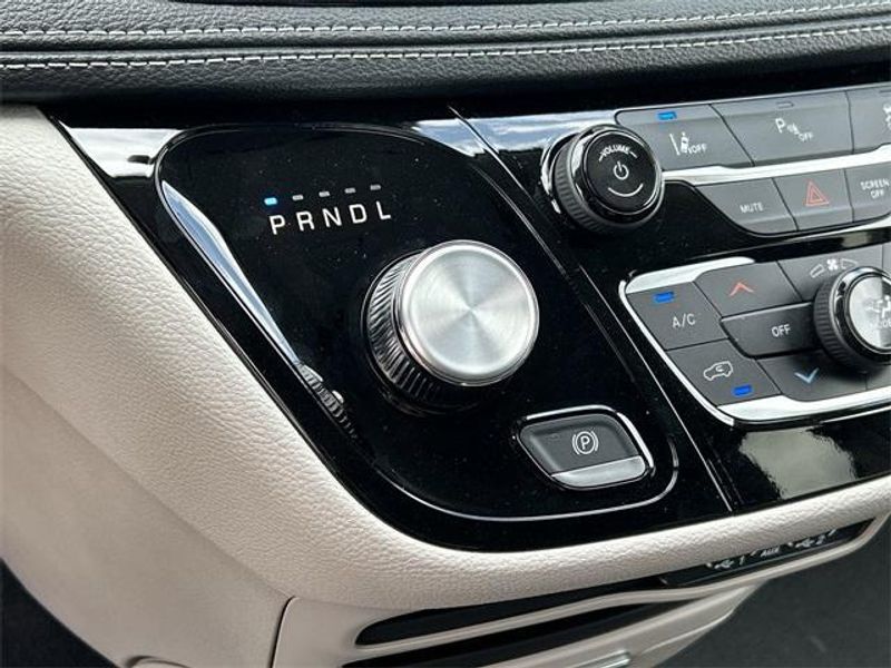 New 2024 Chrysler Pacifica Plug-in Hybrid SelectImage 22