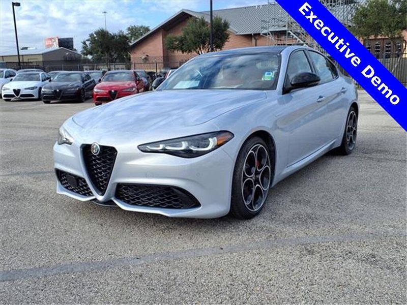 New 2025 Alfa Romeo Giulia VeloceImage 4