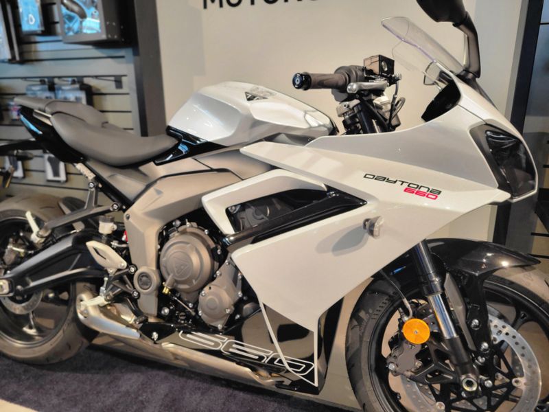 New 2025 Triumph DAYTONA 660 