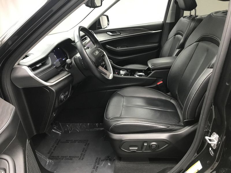 Used 2022 Jeep Grand Cherokee L LimitedImage 4