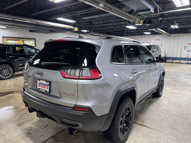 2021 Jeep Cherokee Trailhawk photo 2