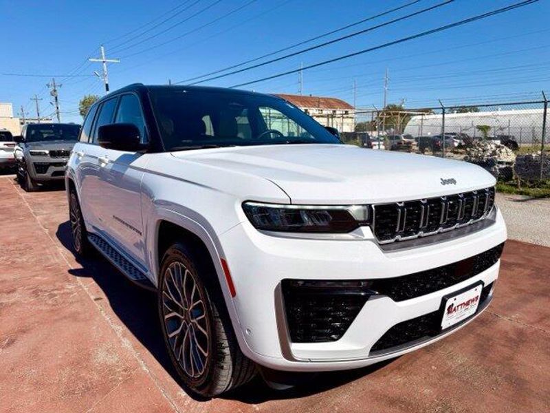 New 2027 Jeep Grand Cherokee Summit 4x4Image 3
