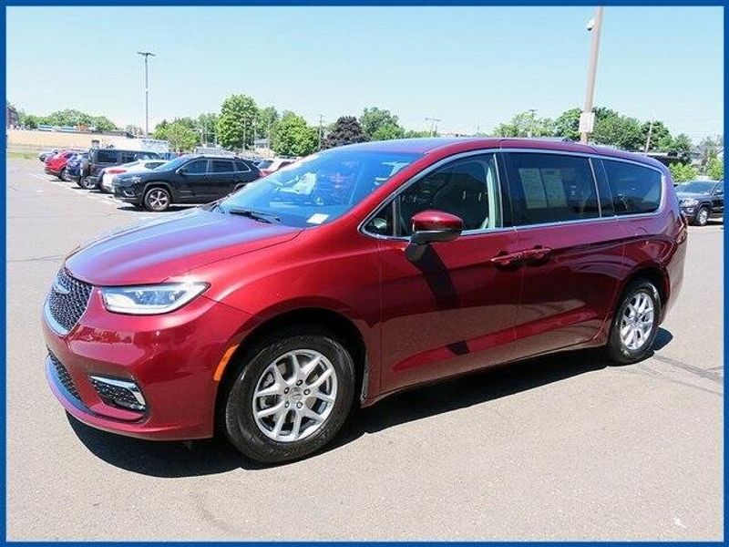 2023 Chrysler Pacifica Touring LImage 1