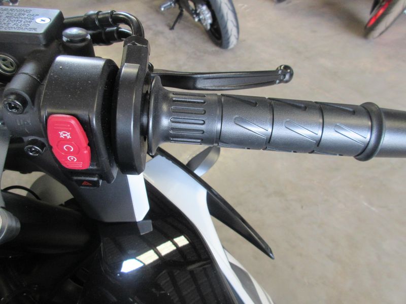 NEW 2026 CFMOTO 300SS Image 17