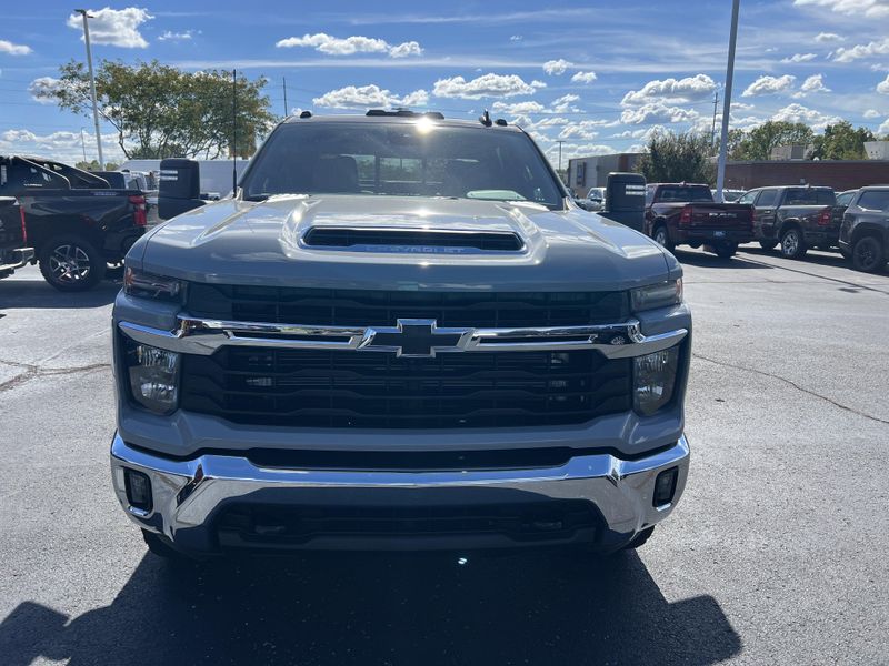 Used 2024 Chevrolet Silverado 2500HD LTImage 2