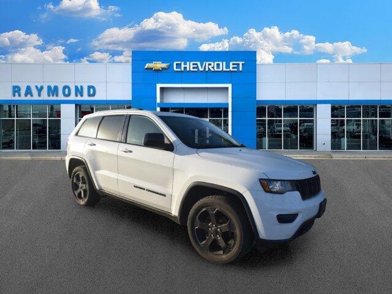 Used 2020 Jeep Grand Cherokee LaredoImage 10