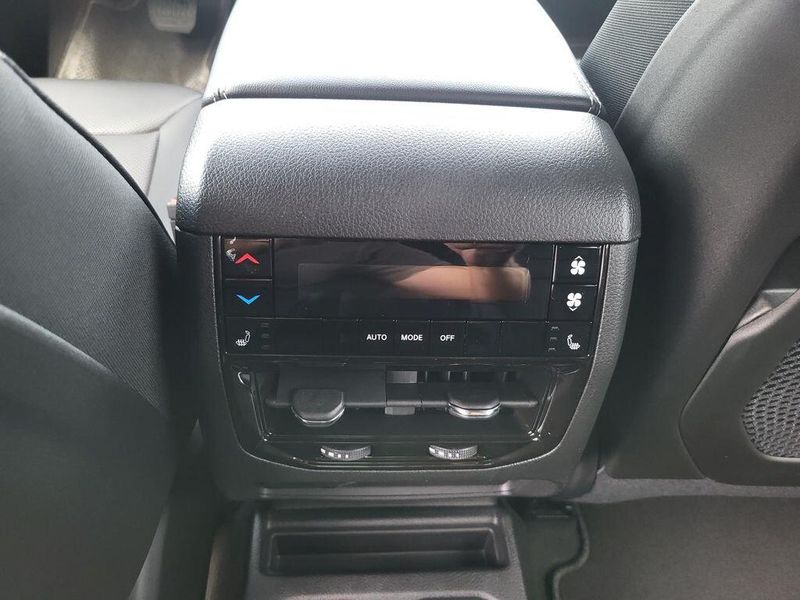2025 Jeep Grand Cherokee L Limited 4x4Image 30