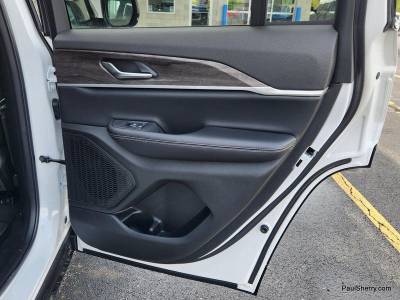 New 2026 Jeep Grand Cherokee Laredo Altitude 4x4