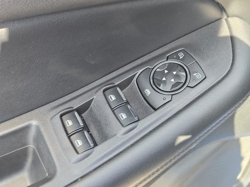 Used 2023 Ford Edge SE AWD