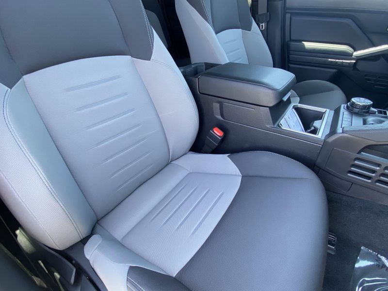 2025 Toyota Tacoma TRD Off Road HybridImage 11