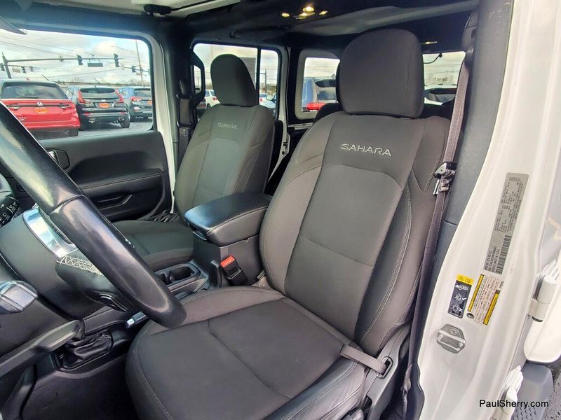 2021 Jeep Wrangler Unlimited Sahara photo 2