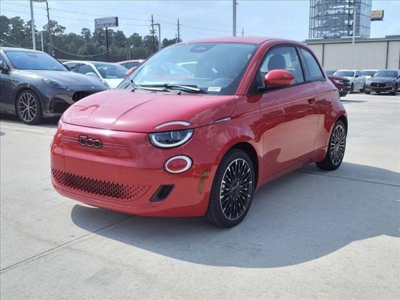 2024 Fiat 500e Inspi(red)Image 2