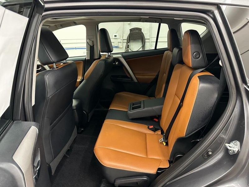 2018 Toyota RAV4 LimitedImage 27
