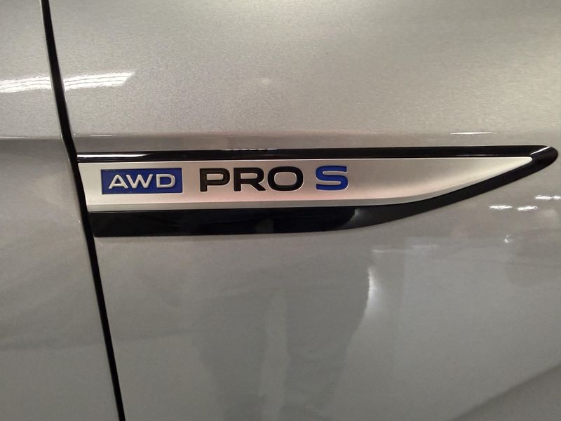 Used 2025 Volkswagen ID.4 Pro S AWD Long Range w/Glass RoofImage 26