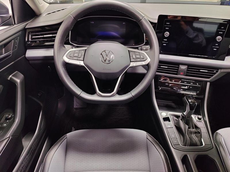 Used 2026 Volkswagen Jetta SE w/SunroofImage 14