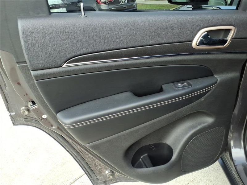 Used 2017 Jeep Grand Cherokee LimitedImage 13