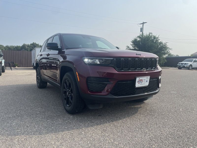 2024 Jeep Grand Cherokee Altitude X 4x4Image 2