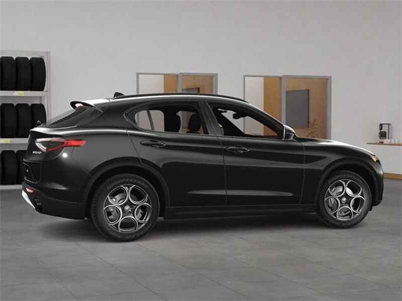 2025 Alfa Romeo Stelvio Sprint photo 6