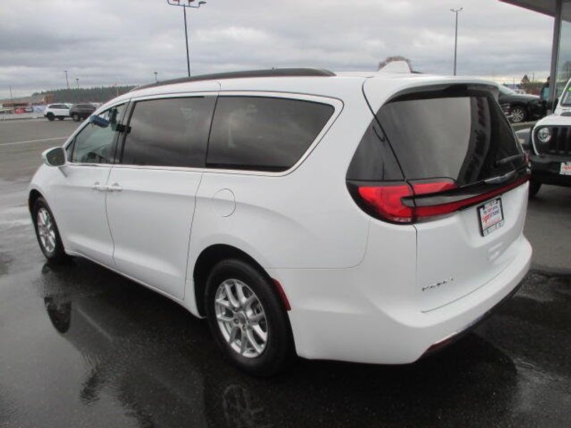 2022 Chrysler Pacifica Touring LImage 12