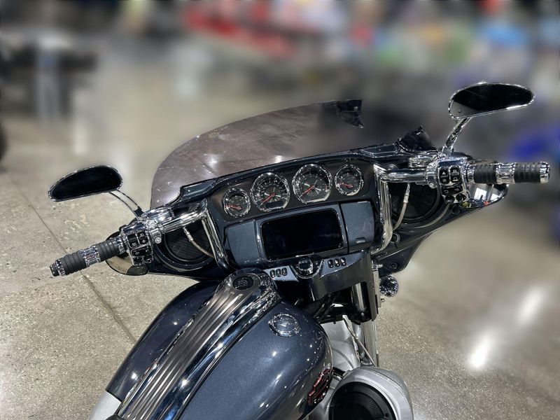 Used 2019 Harley-Davidson CVO STREET GLIDE Image 17