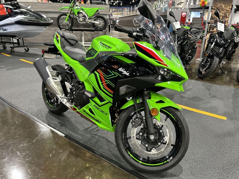 2024 Kawasaki NINJA 500 KRT EDITION SE ABS  in a LIME GREEN/EBONY exterior color. Del Amo Motorsports of Redondo Beach (424) 390-7811 delamomotorsports.com 